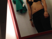 都市丽人精品女装店试衣间偷拍离子烫波浪卷发妹子觉得自己白奶罩不够性感,挑选了一件黑色的