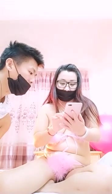 对白精彩淫荡风骚眼镜熟女妈妈与干儿子淫乱吊钟大奶妈妈是真的骚被爆操内射高声浪叫说用力操我逼儿子