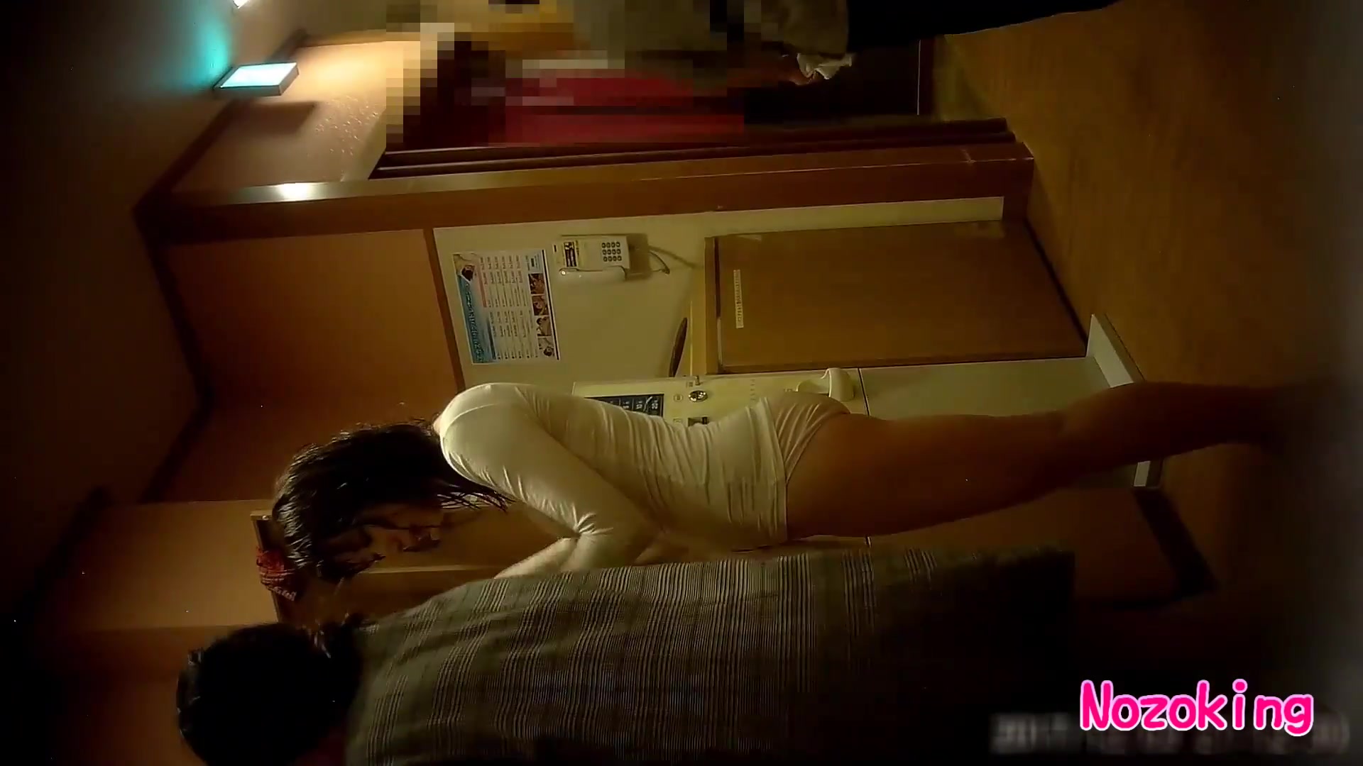 外站新流出女偷拍客潜入大学生洗浴中心更衣室近距离偷拍学妹们的美丽胴体