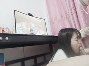 一边pubg吃鸡，一边女朋友吃鸡