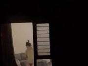 偷拍对面楼没穿内裤的小姐姐